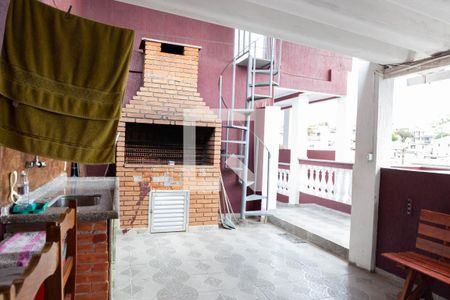 Casa à venda com 225m², 5 quartos e 1 vaga Casa à venda com 225m², 5 quartos e 1 vagaChurrasqueira