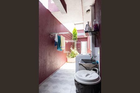 Casa à venda com 225m², 5 quartos e 1 vaga Casa à venda com 225m², 5 quartos e 1 vagaLavanderia/Jardim