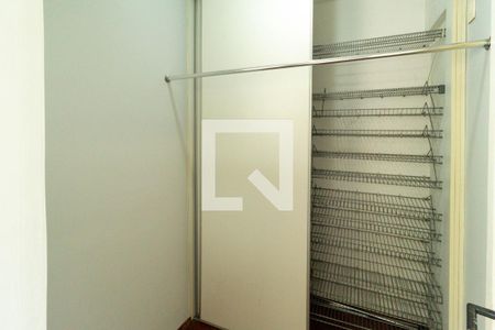 Apartamento à venda com 108m², 4 quartos e 2 vagas Apartamento à venda com 108m², 4 quartos e 2 vagasQuarto de serviço