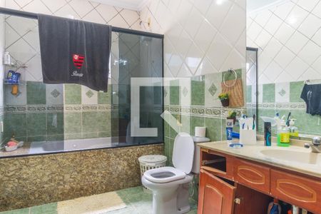 Casa de condomínio para alugar com 816m², 4 quartos e 8 vagas Casa de condomínio para alugar com 816m², 4 quartos e 8 vagasBanheiro da Suíte 2