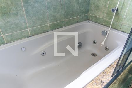 Casa de condomínio para alugar com 816m², 4 quartos e 8 vagas Casa de condomínio para alugar com 816m², 4 quartos e 8 vagasBanheiro da Suíte 2