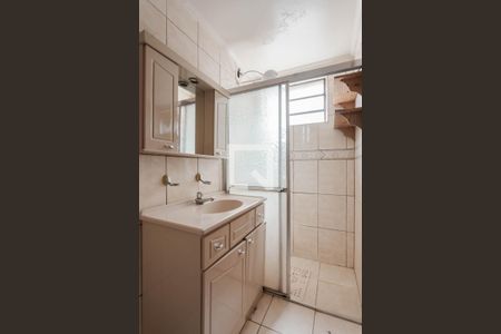 Banheiro de apartamento para alugar com 1 quarto, 28m² em Rubem Berta, Porto Alegre