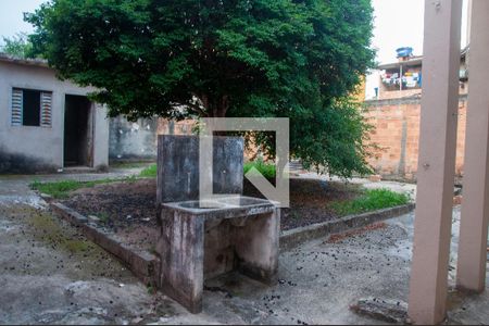 Casa à venda com 326m², 2 quartos e 2 vagasQuintal