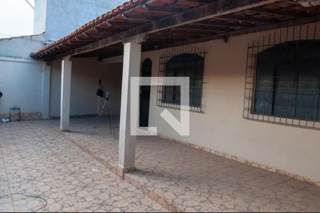 Casa à venda com 326m², 2 quartos e 2 vagasQuintal