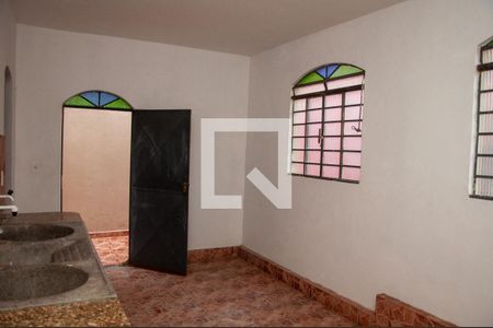 Casa à venda com 326m², 2 quartos e 2 vagasCozinha e Área de Serviço