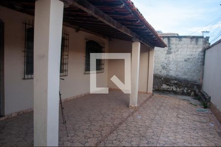 Casa à venda com 326m², 2 quartos e 2 vagasQuintal