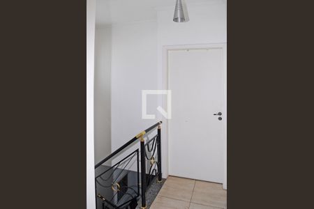 Casa à venda com 100m², 3 quartos e 3 vagas Casa à venda com 100m², 3 quartos e 3 vagasEscada