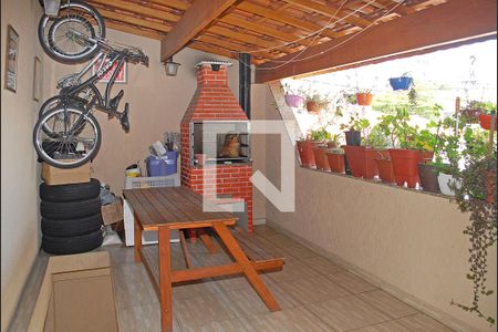 Casa à venda com 100m², 3 quartos e 3 vagas Casa à venda com 100m², 3 quartos e 3 vagasVaranda