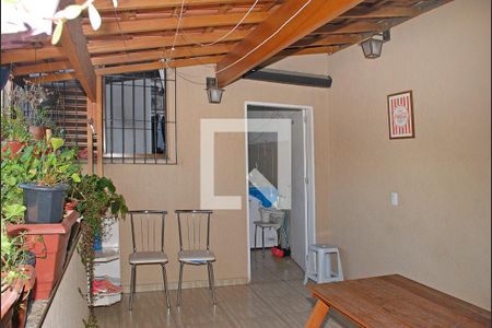 Casa à venda com 100m², 3 quartos e 3 vagas Casa à venda com 100m², 3 quartos e 3 vagasVaranda