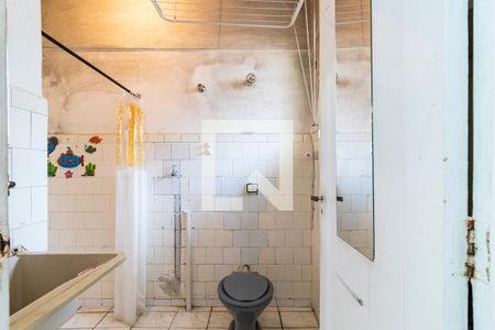 Banheiro de kitnet/studio para alugar com 1 quarto, 32m² em Liberdade, São Paulo