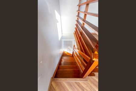 Escada Cobertura de apartamento para alugar com 2 quartos, 102m² em Parque São Vicente, Santo André