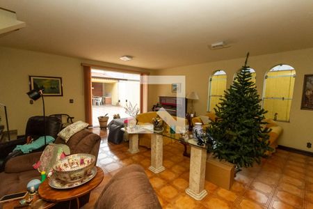 Casa à venda com 440m², 5 quartos e 8 vagasSala de tv