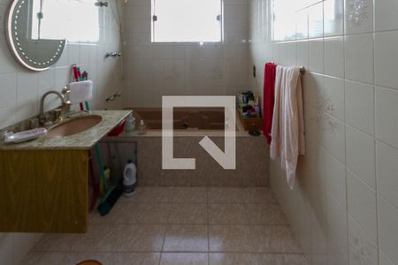 Casa à venda com 440m², 5 quartos e 8 vagasBanheiro da Suite 05