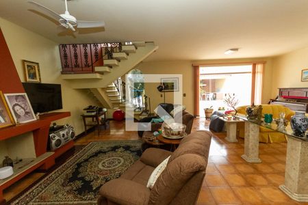 Casa à venda com 440m², 5 quartos e 8 vagasSala de tv