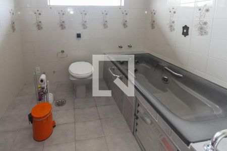 Casa à venda com 440m², 5 quartos e 8 vagasBanheiro Suite 04