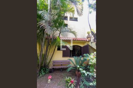 Casa à venda com 440m², 5 quartos e 8 vagasfrente da Casa