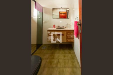 Casa à venda com 440m², 5 quartos e 8 vagasBanheiro da Suite 02