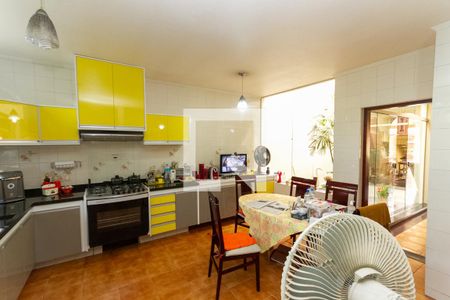 Casa à venda com 440m², 5 quartos e 8 vagasCozinha