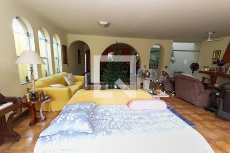 Casa à venda com 440m², 5 quartos e 8 vagasSala 