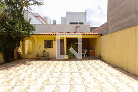 Casa à venda com 440m², 5 quartos e 8 vagasQuintal