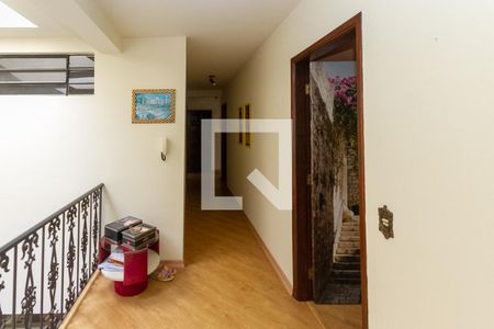 Casa à venda com 440m², 5 quartos e 8 vagasCorredor