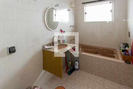 Casa à venda com 440m², 5 quartos e 8 vagasBanheiro da Suite 05