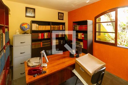 Casa à venda com 440m², 5 quartos e 8 vagasEscritório