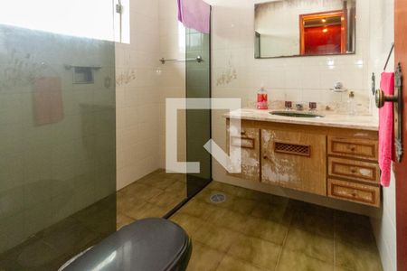 Casa à venda com 440m², 5 quartos e 8 vagasBanheiro da Suite 02