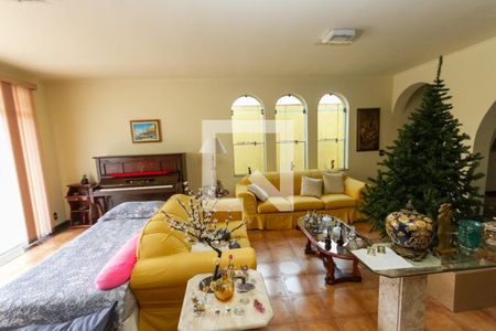 Casa à venda com 440m², 5 quartos e 8 vagasSala 