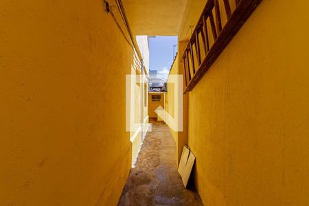 Corredor Entrada de casa para alugar com 1 quarto, 65m² em Vila Santo Estefano, São Paulo