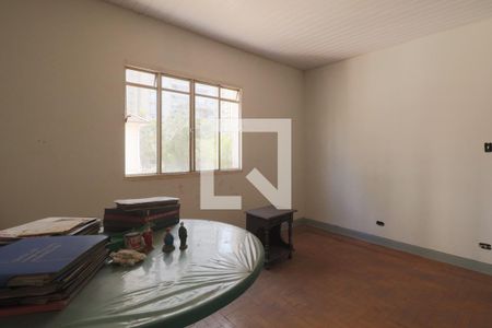 Casa à venda com 480m², 6 quartos e 8 vagasQuarto 2 edícula