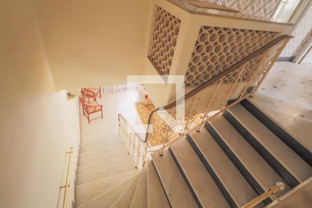 Casa à venda com 480m², 6 quartos e 8 vagasEscada