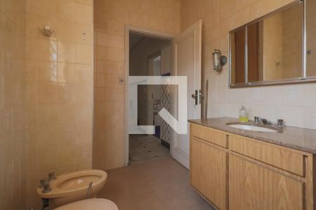 Casa à venda com 480m², 6 quartos e 8 vagasBanheiro social