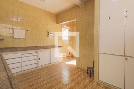 Casa à venda com 480m², 6 quartos e 8 vagasCozinha