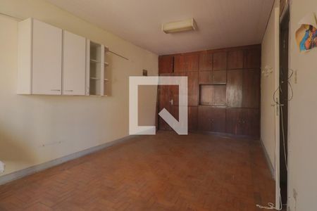 Casa à venda com 480m², 6 quartos e 8 vagasQuarto 3 edícula