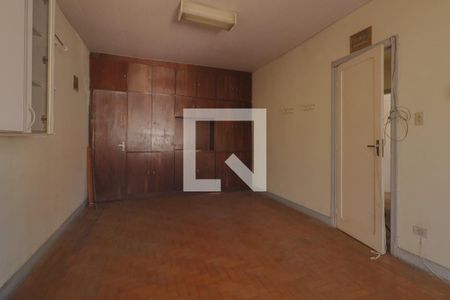 Casa à venda com 480m², 6 quartos e 8 vagasQuarto 3 edícula