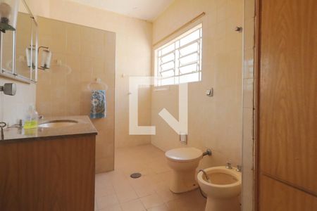 Casa à venda com 480m², 6 quartos e 8 vagasBanheiro social