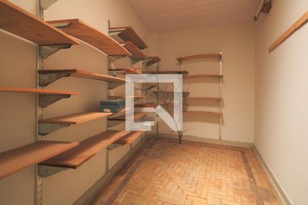 Casa à venda com 480m², 6 quartos e 8 vagasQuarto 1 edícula