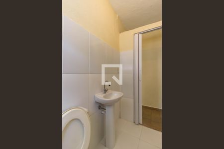 Banheiro de casa para alugar com 1 quarto, 27m² em Rio Pequeno, São Paulo