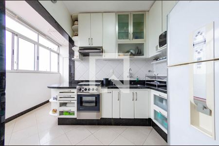 Apartamento à venda com 220m², 4 quartos e 2 vagas Apartamento à venda com 220m², 4 quartos e 2 vagasCozinha