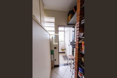 Apartamento à venda com 220m², 4 quartos e 2 vagas Apartamento à venda com 220m², 4 quartos e 2 vagasQuarto de serviço