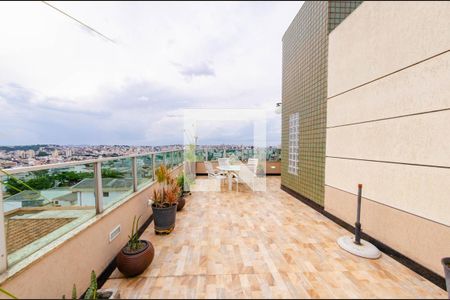 Apartamento à venda com 220m², 4 quartos e 2 vagas Apartamento à venda com 220m², 4 quartos e 2 vagasCobertura