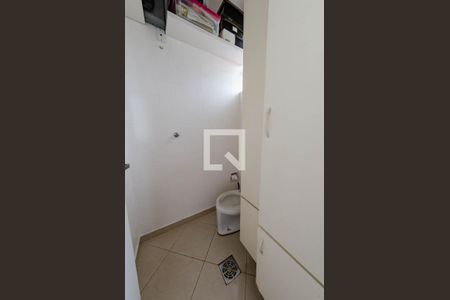 Apartamento à venda com 220m², 4 quartos e 2 vagas Apartamento à venda com 220m², 4 quartos e 2 vagasBanheiro de serviço