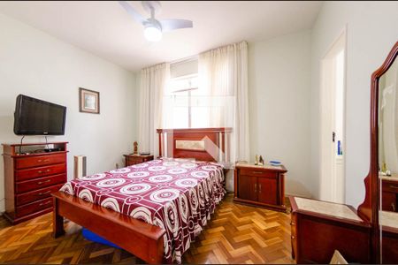 Apartamento à venda com 220m², 4 quartos e 2 vagas Apartamento à venda com 220m², 4 quartos e 2 vagasSuíte