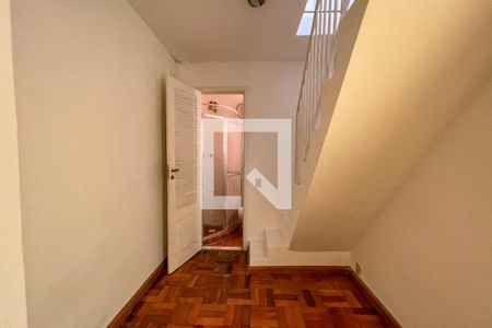 Casa à venda com 340m², 5 quartos e 2 vagasQuarto de Serviço