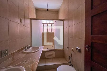 Casa à venda com 340m², 5 quartos e 2 vagasBanheiro social