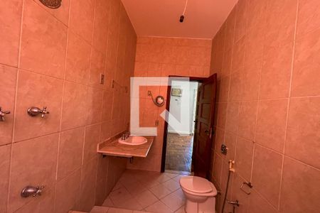 Casa à venda com 340m², 5 quartos e 2 vagasBanheiro da suíte 1