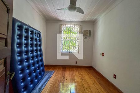 Casa à venda com 340m², 5 quartos e 2 vagasQuarto 1