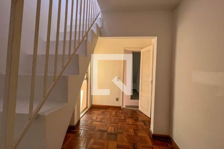 Casa à venda com 340m², 5 quartos e 2 vagasQuarto de Serviço