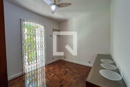 Casa à venda com 340m², 5 quartos e 2 vagasQuarto 3